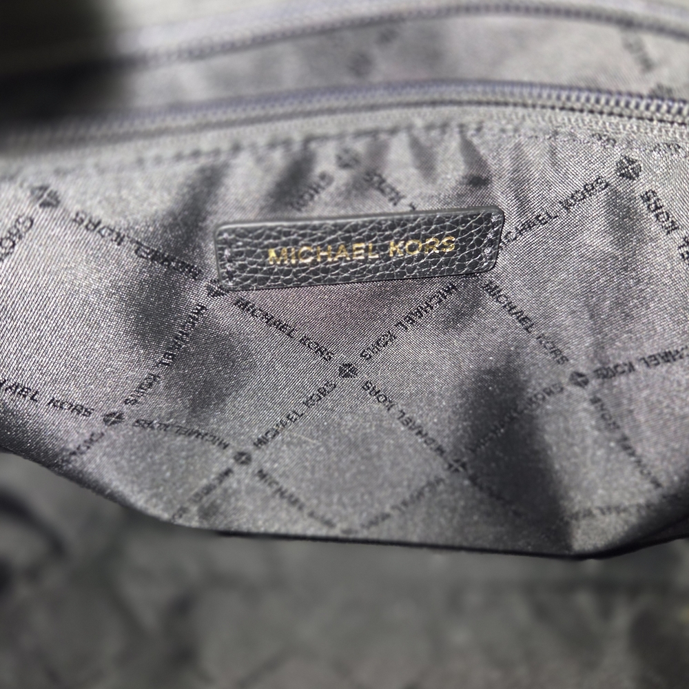 Michael Kors: Gently Used Condition Signature Black and Tan Tote. - Picture 15 of 16